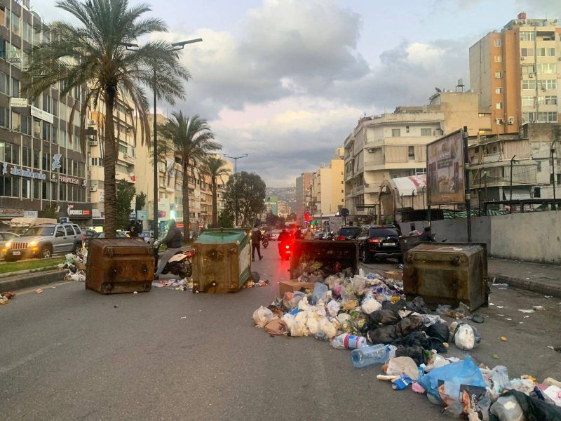 Hariri supporters block roads in Beirut in reaction to his decision not to run in elections