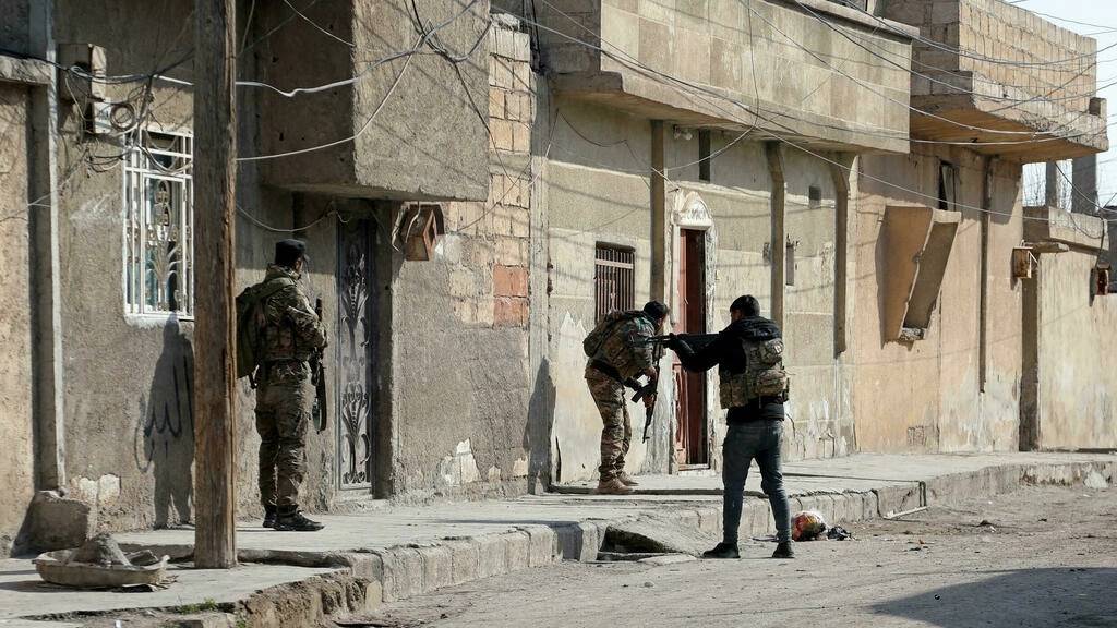 Affrontements près de la prison attaquée par l'EI, selon une ONG
