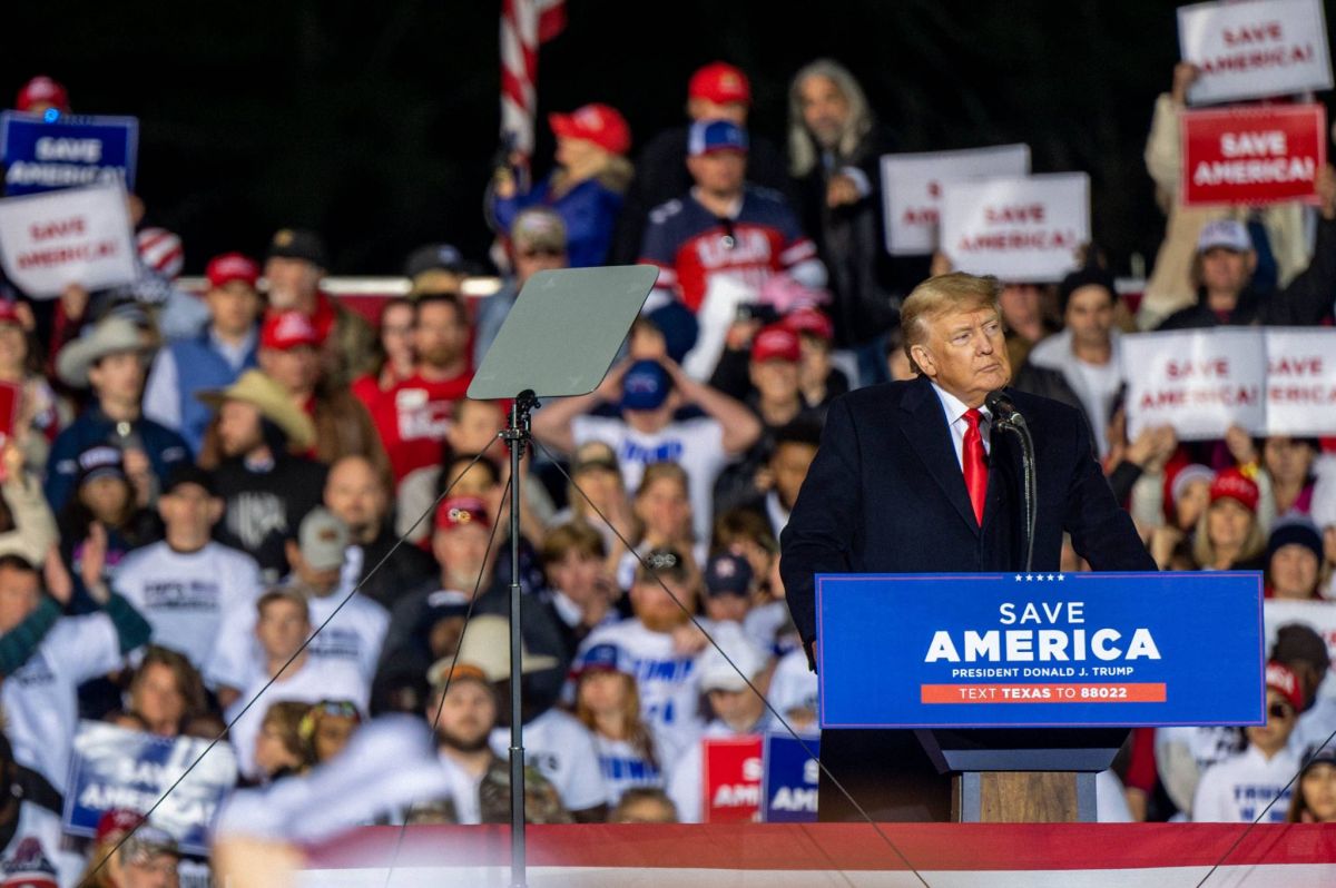 En meeting au Texas, Trump envisage de gracier des assaillants du Capitole