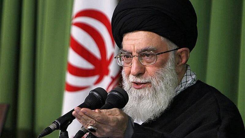 Critiques de Khamenei contre la stratégie économique du gouvernement précédent