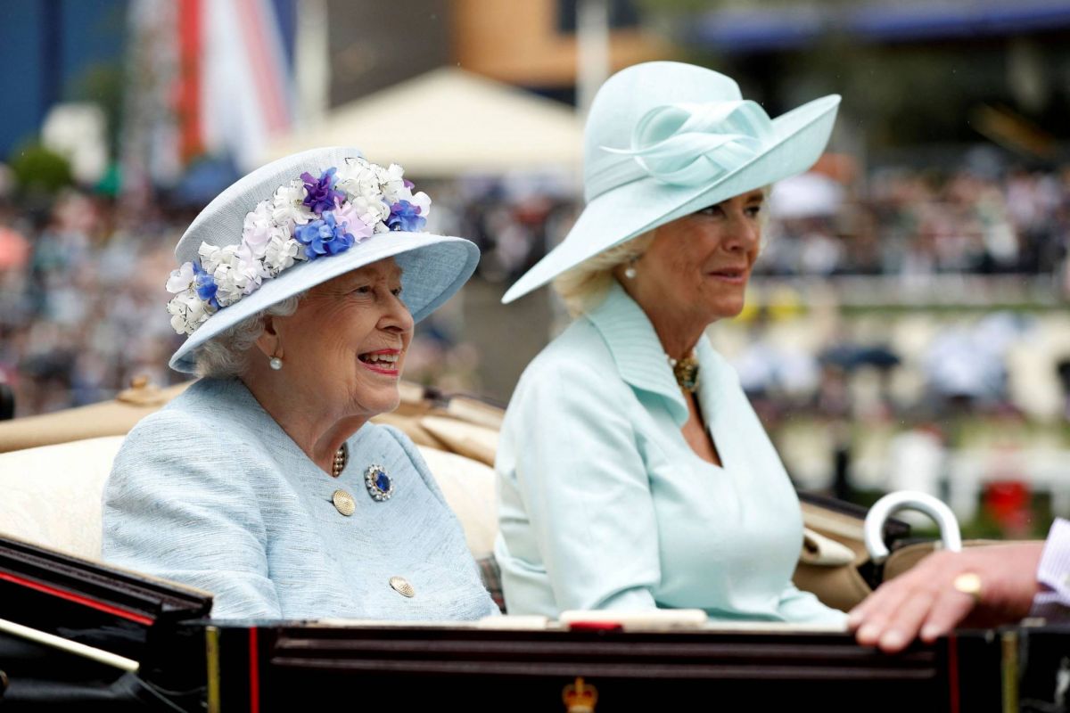 Elizabeth II célèbre ses 70 ans de règne et prépare l'avenir