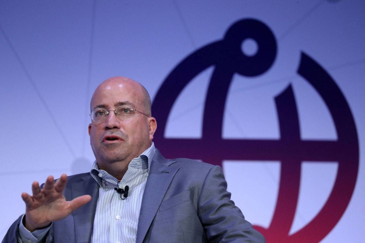 Une liaison cachée avec une collègue fait tomber le patron de CNN, haï de Trump