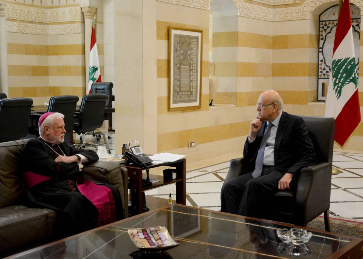 Le numéro trois du Vatican reçu par Mikati, le mufti Deriane et Bou Habib
