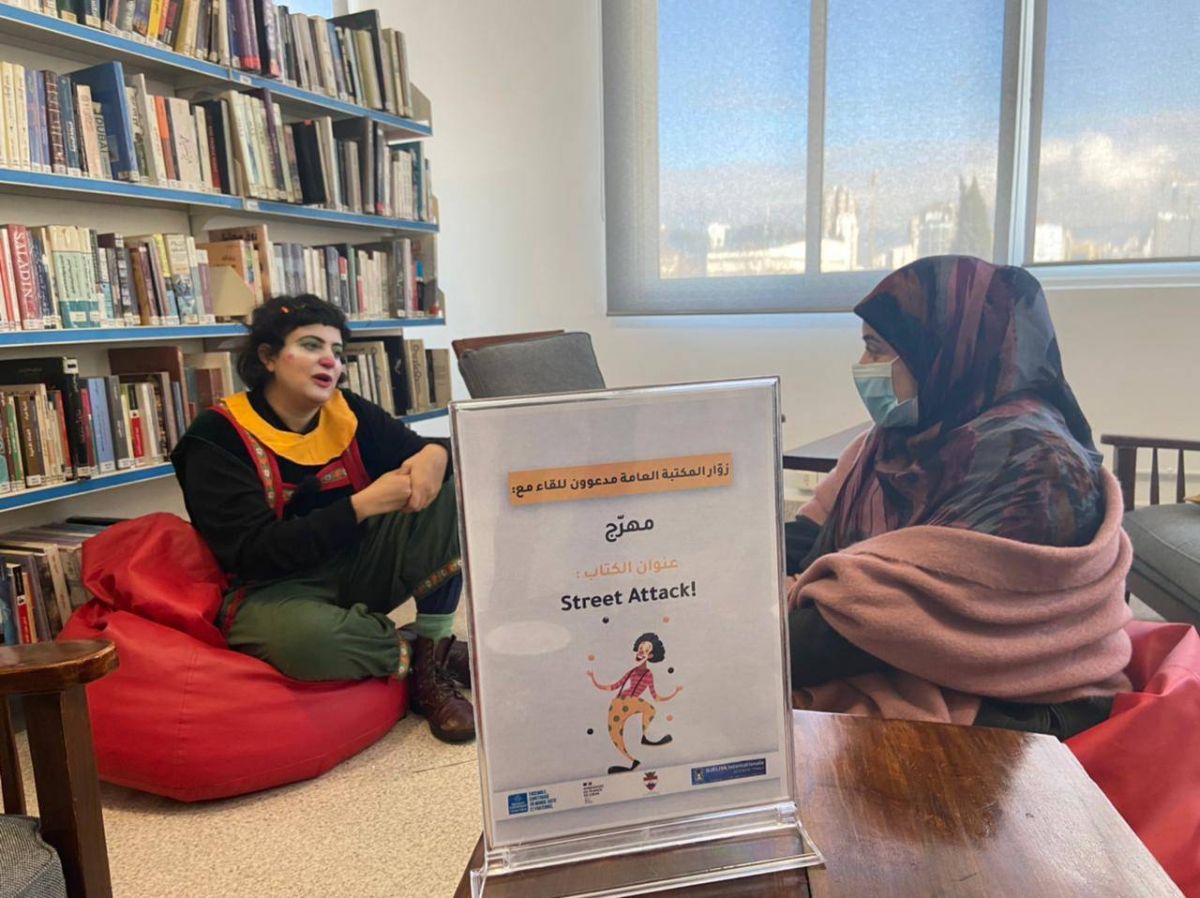 À la bibliothèque publique de Bachoura, des êtres humains comme des livres ouverts À la bibliothèque publique de Bachoura, des êtres humains comme des livres ouverts