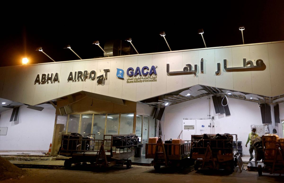 Douze blessés à l’aéroport d’Abha par des éclats après une attaque déjouée des houthis