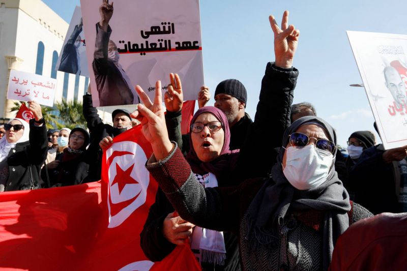 Saïed étend son pouvoir sur le système judiciaire, les Tunisiens protestent