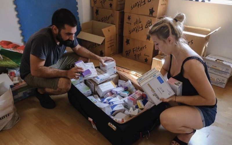 Container de médicaments et de dons collectés en France au profit de Basecamp
