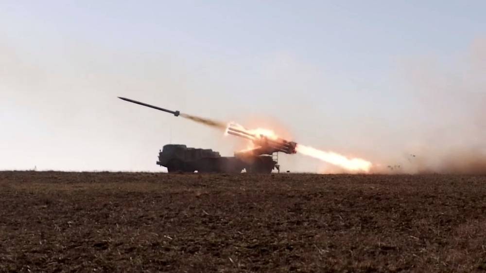 La Russie annonce la fin de manœuvres et le départ de forces de Crimée