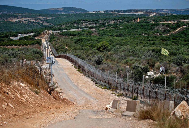 Israel detains two Lebanese it claims tried to cross border for work