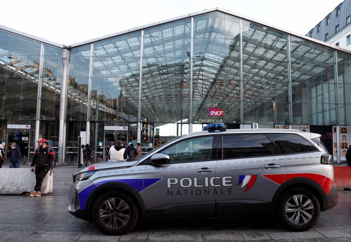 Un homme tué par deux policiers qu'il menaçait gare du Nord à Paris
