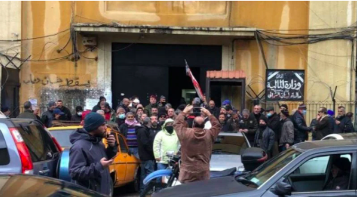 Tense protest in front of Finance Ministry office in Tripoli