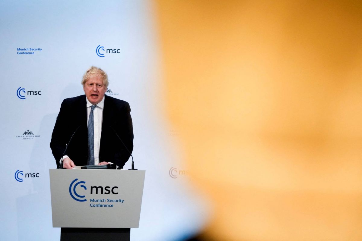Fin de l'isolement et des tests gratuits: Boris Johnson veut tourner la page du Covid-19