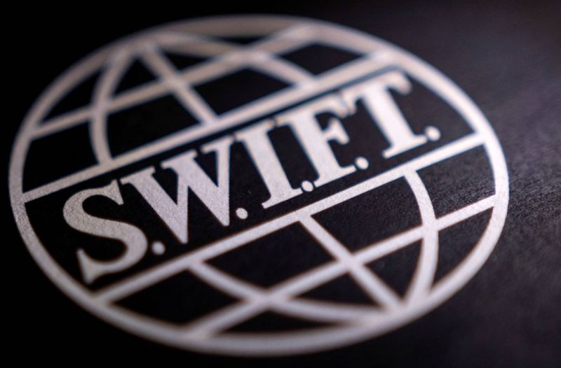 Précédents, efficacité, conséquences : ce qu'il faut savoir sur l'exclusion annoncée de banques russes du réseau Swift