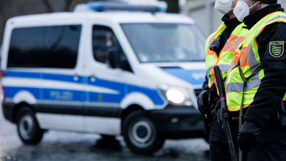 Un homme armé dans un magasin, la police est sur place