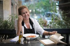 Sophie Schoucair, propriétaire du restaurant Marinella, dont le nom est celui de sa grand-mère. Photo João Sousa
