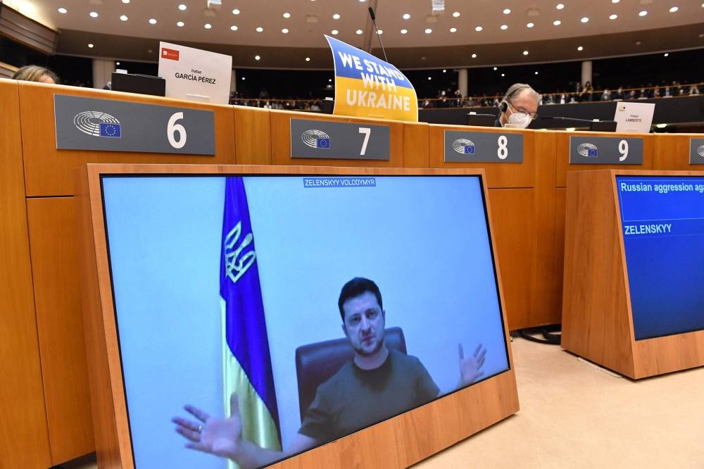 Près de 6.000 Russes tués en six jours de conflit, affirme Zelensky