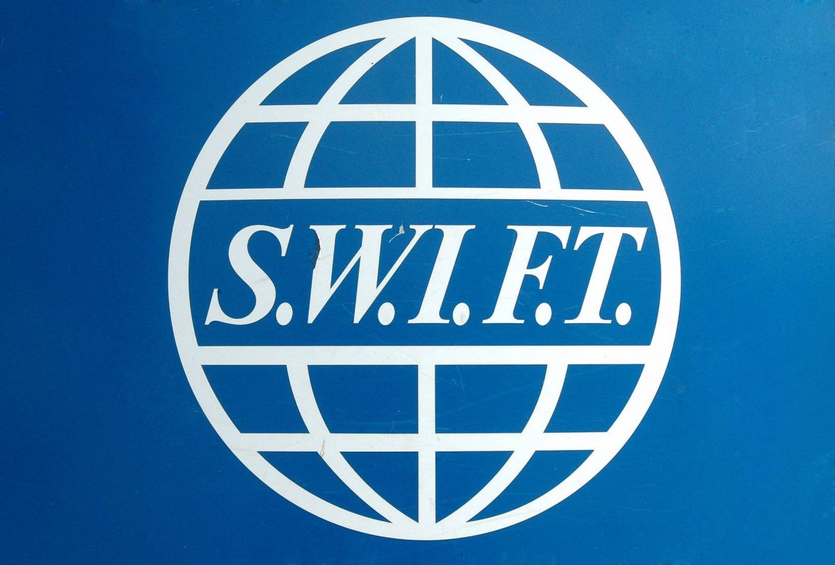 Sanctions UE : sept banques russes exclues de Swift