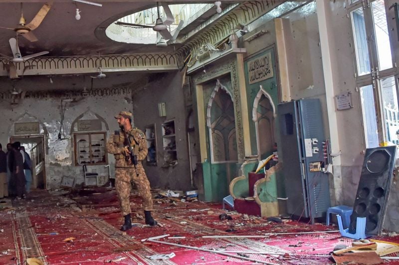 Au moins 56 morts dans un attentat contre une mosquée de Peshawar
