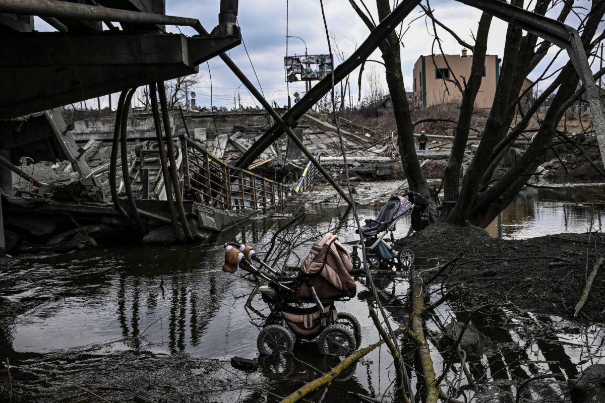 Au moins 13 morts dans le bombardement d'une boulangerie industrielle à l'ouest de Kiev