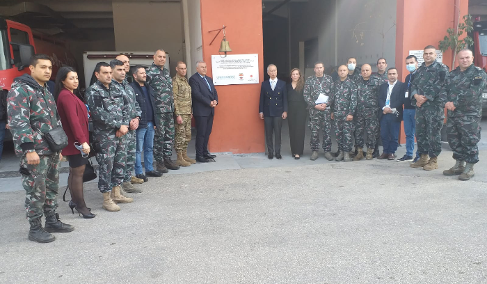 ONU-Habitat remet des équipements aux pompiers de Beyrouth, avec un financement japonais