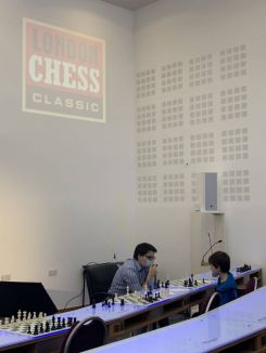 Kai lors d’un match qui l’a opposé, en décembre dernier, au Grand maître international français Maxime Lagarde. Photo DR
