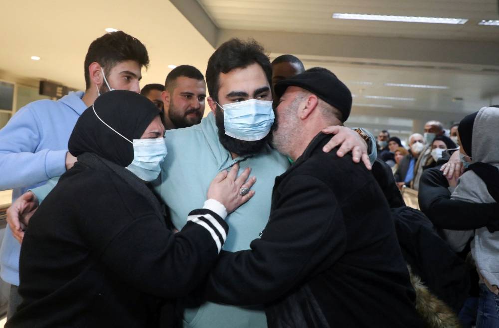 Un premier groupe de Libanais réfugiés à Varsovie attendu dimanche soir à Beyrouth