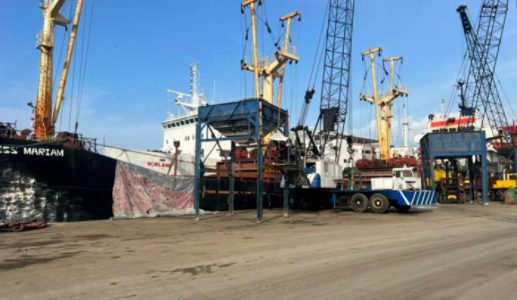 Seven thousand tons of Ukrainian wheat being unloaded in Tripoli