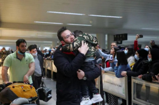 First group of Lebanese citizens fleeing Ukraine land in Beirut