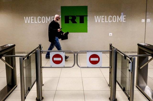 Entrée en vigueur de l'interdiction des médias russes RT et Sputnik dans l'UE