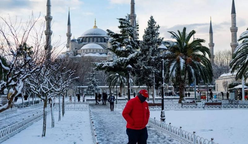 Istanbul au ralenti après d'abondantes chutes de neige