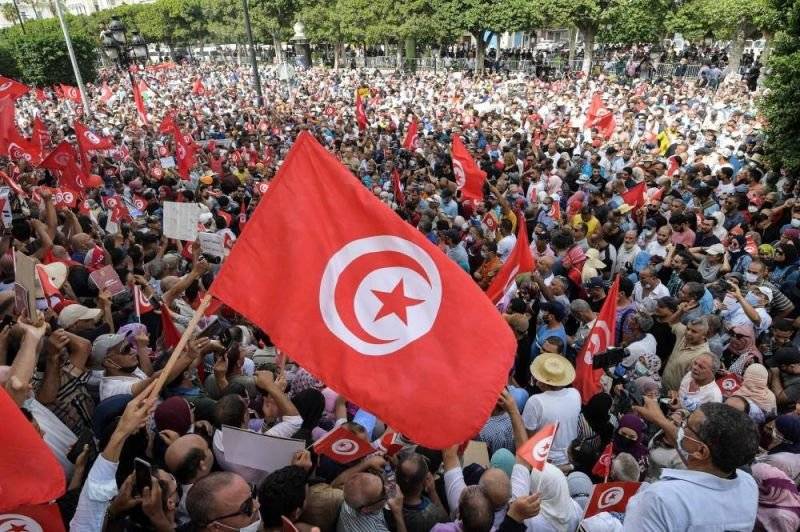 Tunisie : 2.000 manifestants contre le président Saied et son cavalier seul