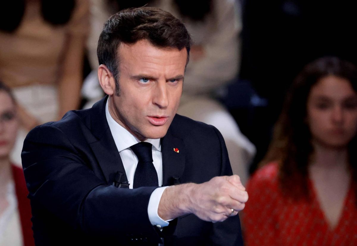 Macron offre la protection de la France à une égérie anti-guerre russe