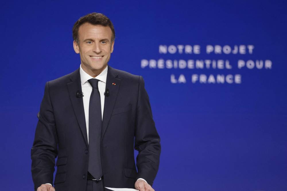 Le candidat Macron promet une 