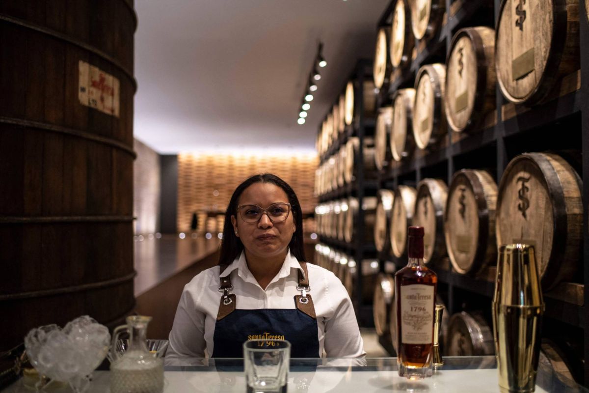 Les femmes maîtres du goût du rhum vénézuélien