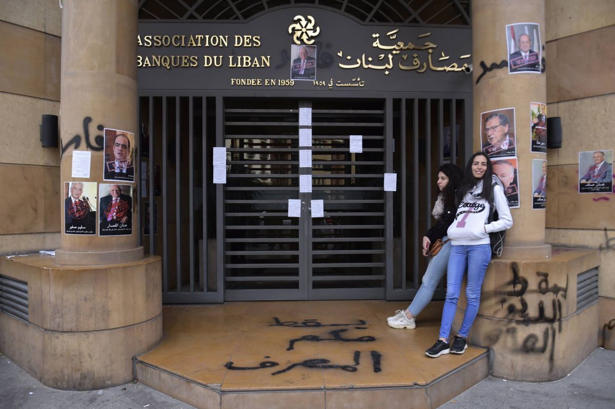 Ghada Aoun interdit à cinq dirigeants de banque de voyager Ghada Aoun interdit à cinq dirigeants de banque de voyager