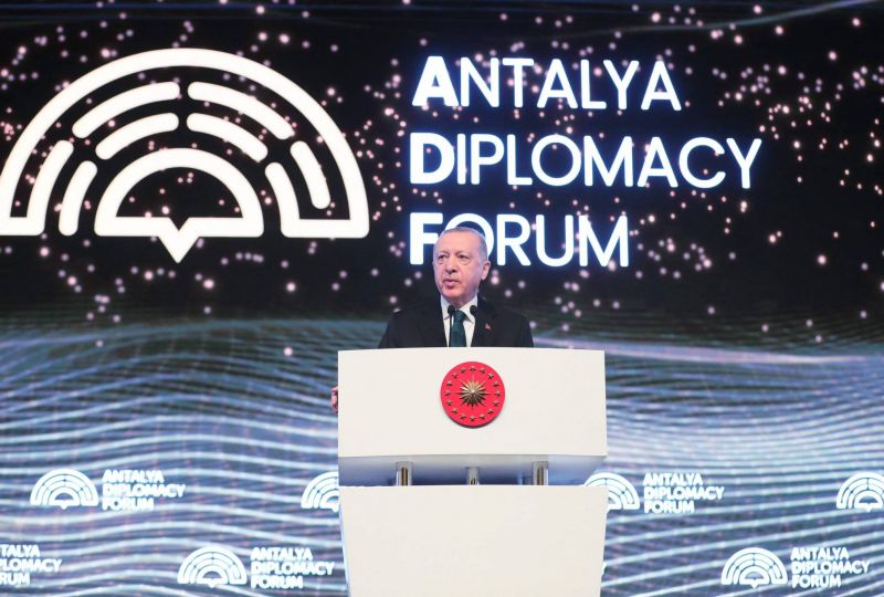 Erdogan : une diplomatie hyperactive pour se remettre en selle