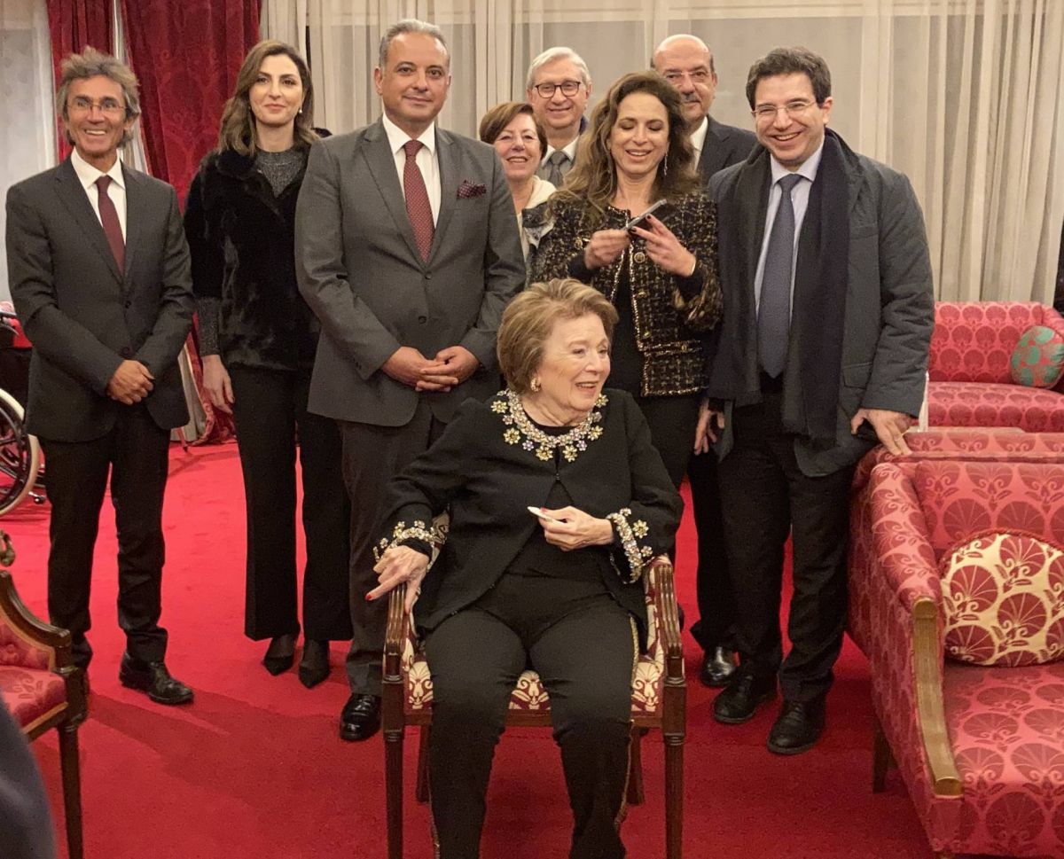 Un bouclier d’honneur à Myrna Bustani pour « sa contribution à la scène culturelle libanaise »