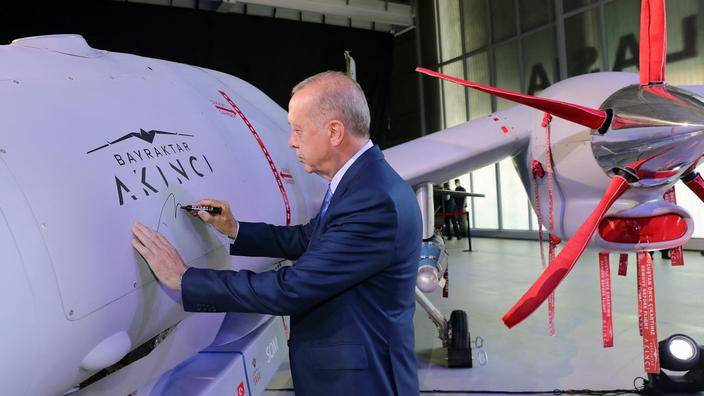 Les drones Bayraktar, une carte-clé dans le jeu diplomatique turc