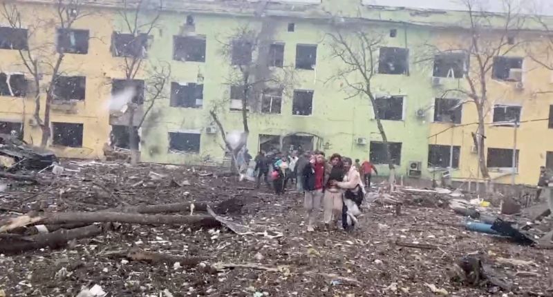 Un hôpital pédiatrique bombardé à Marioupol à la veille de pourparlers en Turquie