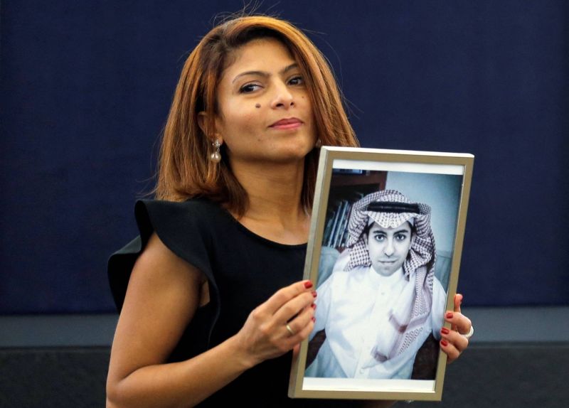 Le militant saoudien libéré Raif Badawi interdit de quitter le pays pendant 10 ans