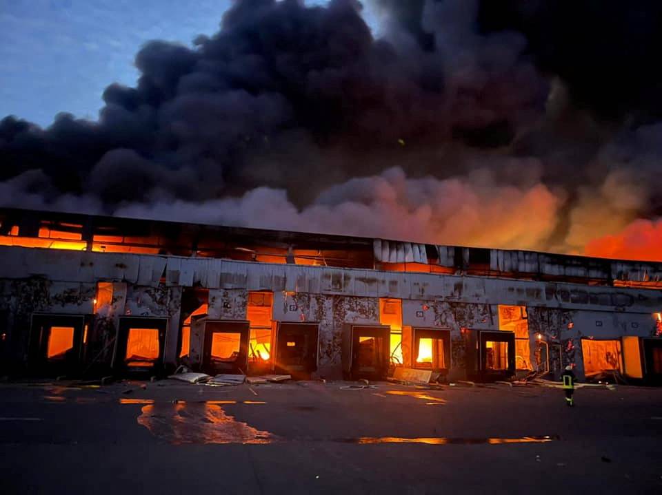 Les forces russes resserrent l'étau autour de Kiev, bloquent Marioupol
