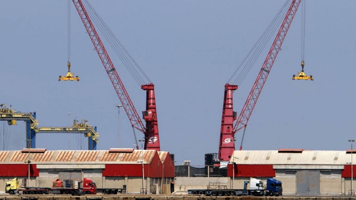 High winds force Tripoli port to cease activities