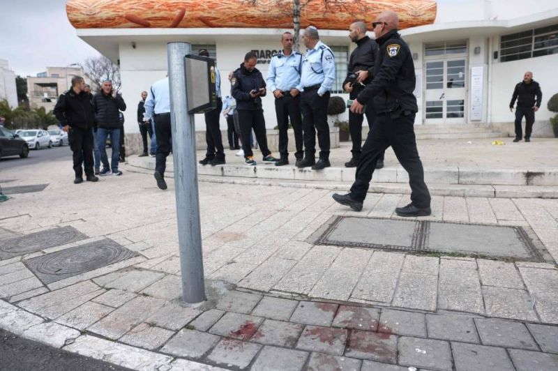 La police israélienne tire sur un Palestinien qui a poignardé un Israélien