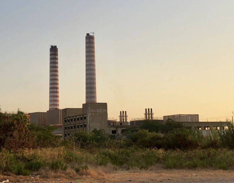 Des matières « dangereusement stockées » dans la centrale de Zouk, révèle Maoulaoui