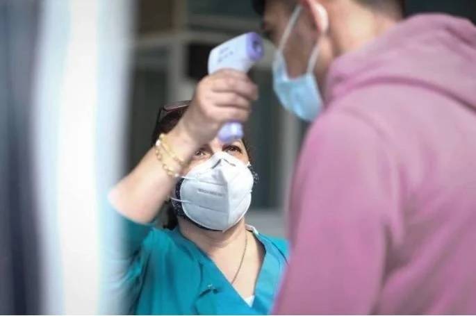 Cinq décès et moins de 400 contaminations au cours des dernières 24h