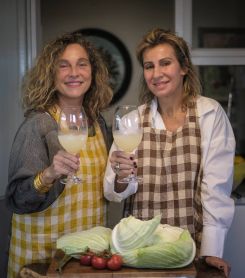 Hoda Baroudi et sa sœur Mona el-Zaatari, une belle complicité. Photo João Sousa