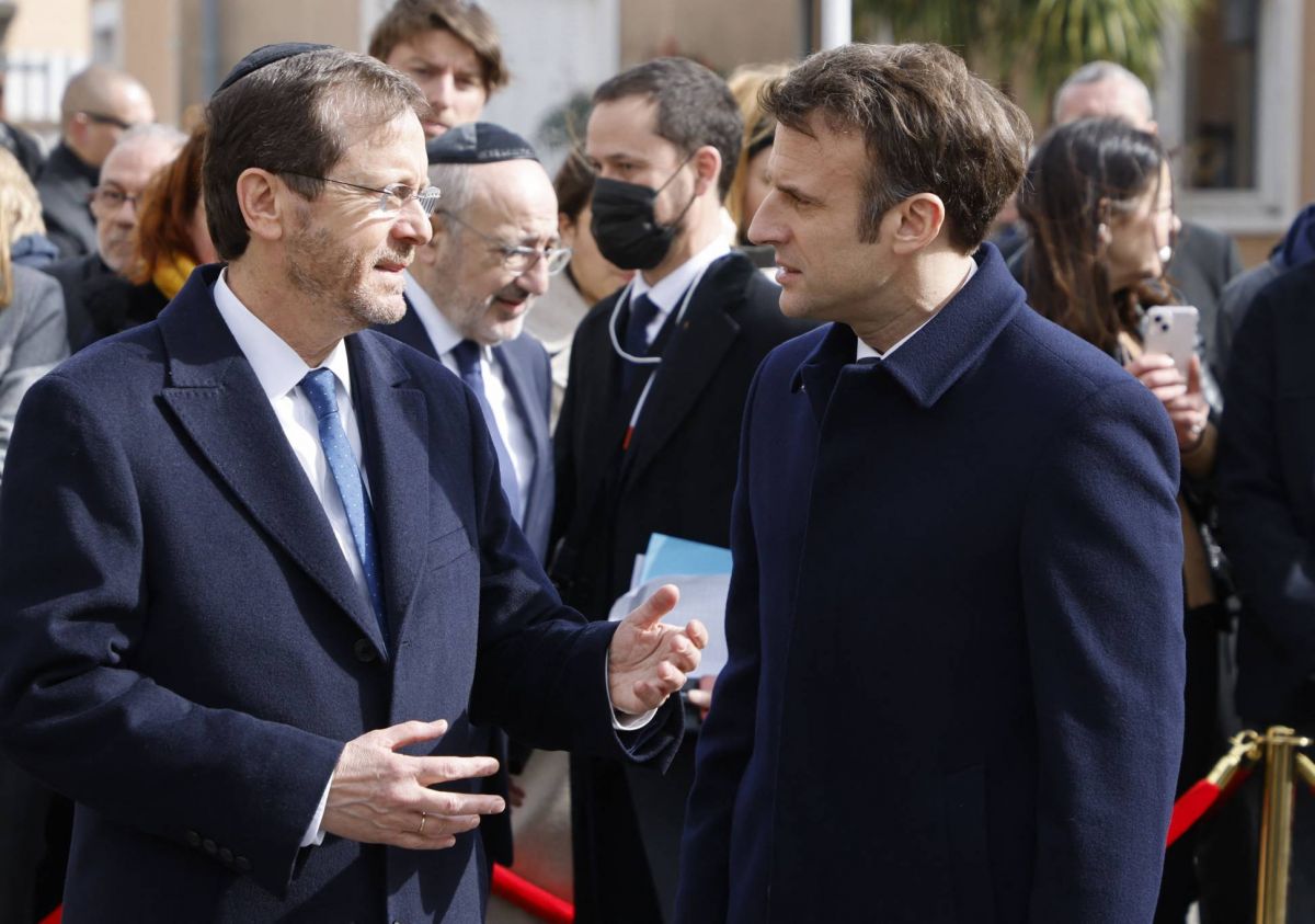 Dix ans après les attaques de Merah, la France honore les victimes