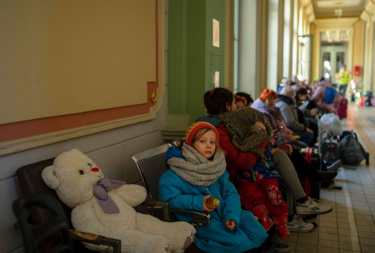 Plus de la moitié des enfants ukrainiens sont déplacés après un mois de guerre , selon l'Unicef