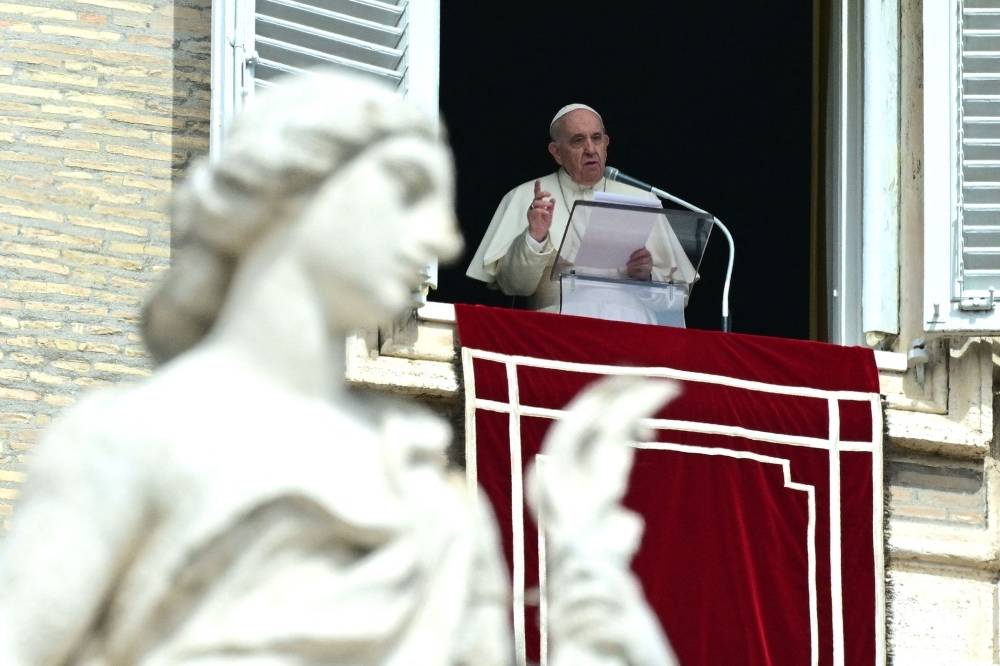Le pape François dénonce le 