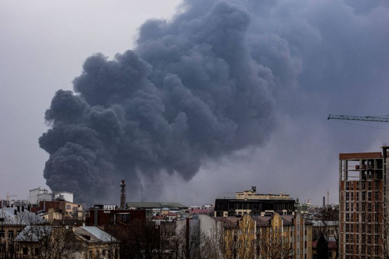 Frappes sur un dépôt de carburants de Lviv, au moins 5 blessés